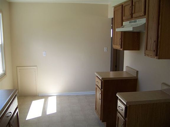 3rd image of 16139 Ashland Dr