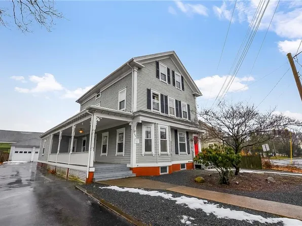 292 Pleasant St, Rumford, RI 02916