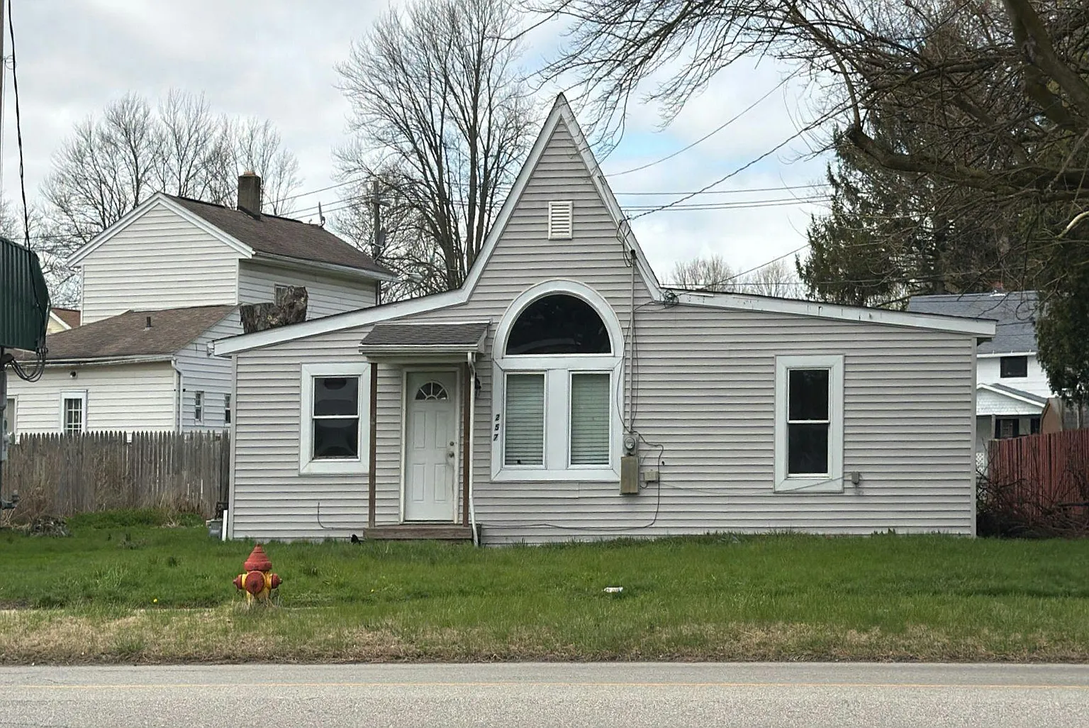 257 E Main St photo 1