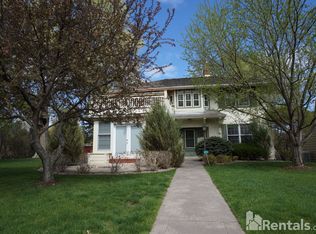 121 Grove Ln E, Wayzata, MN 55391