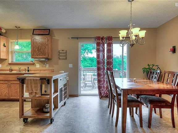 View walking into the eat-in kitchen