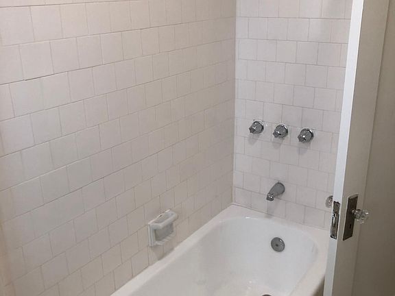 4th image of 1007 N Alfred St #7