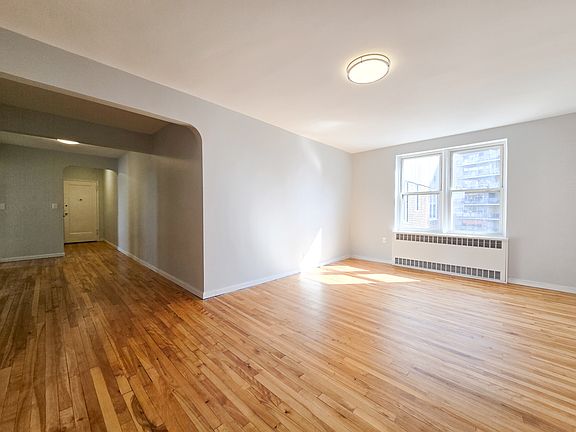 2nd image of 3555 Oxford Ave #7N