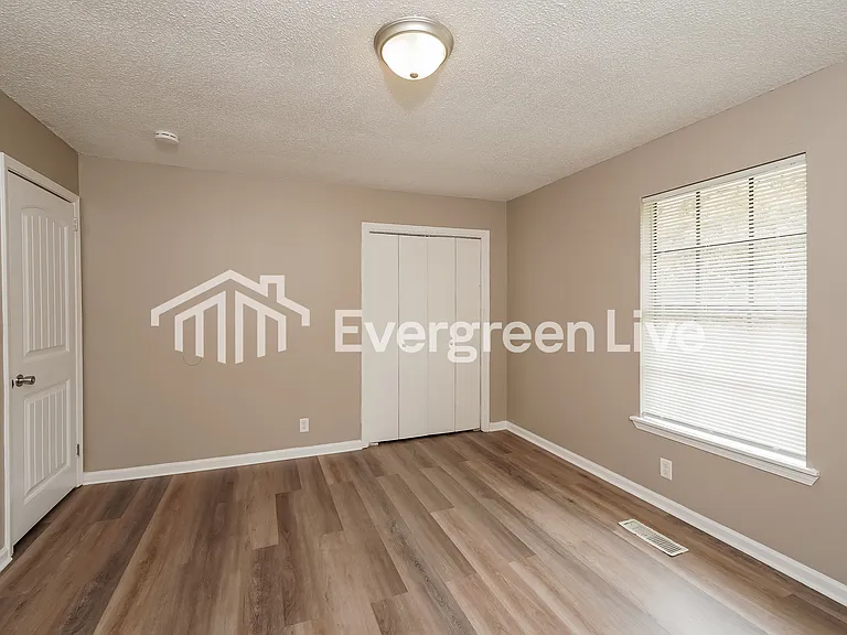 104 Hatch Dr — Photo 8