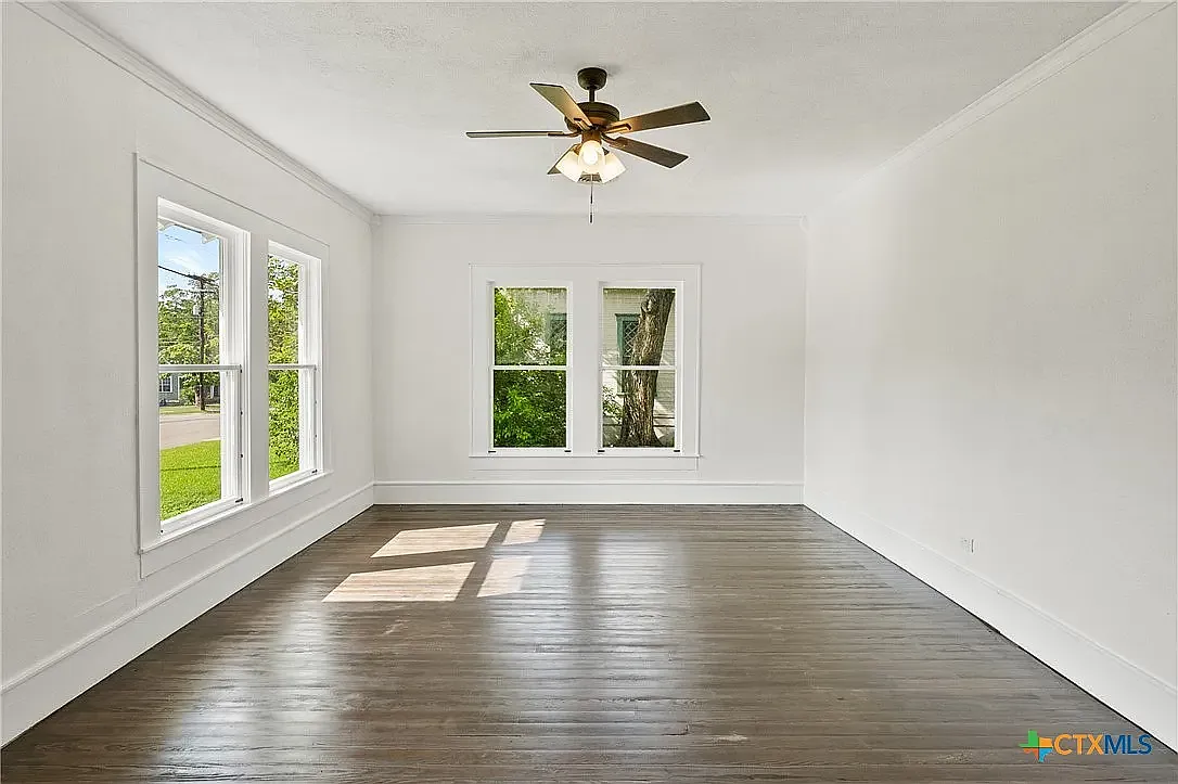 3 bed, 1852 sqft, $1,953 — Photo 3