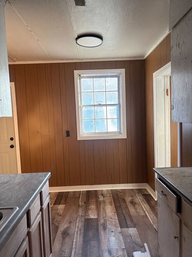 209 W Boney Street — Photo 3