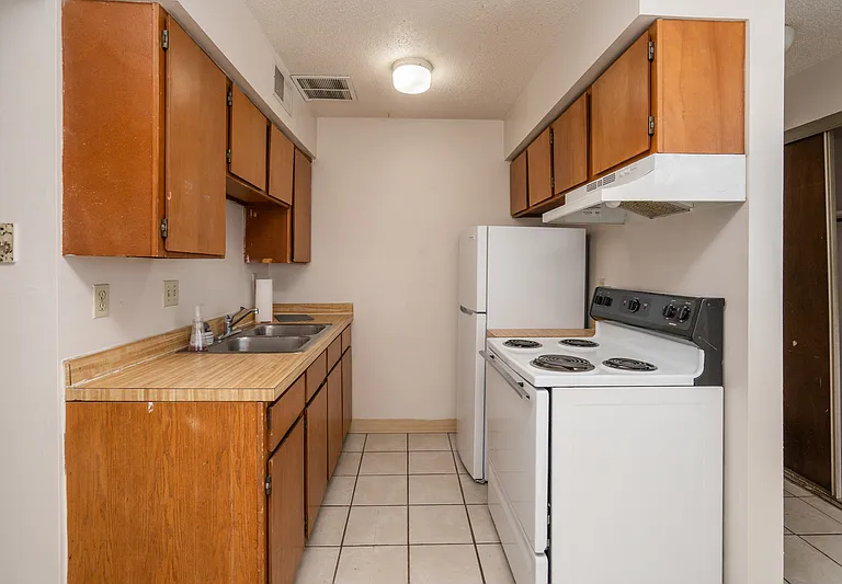 413 W 14th St #4 — Photo 1
