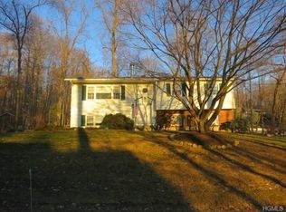 38 Wallace Dr, Chestnut Ridge, NY 10977