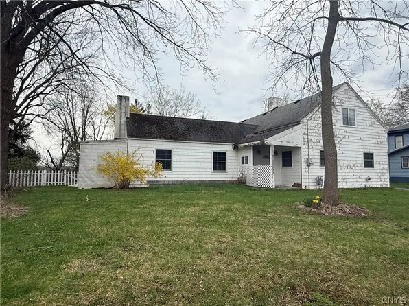 1001 Cold Springs Rd, Liverpool, NY 13088