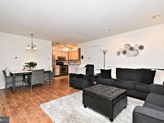 5th image of 113 Foxmeadow Dr #113