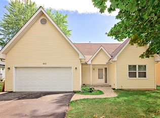 1613 Pinetree Dr, Gurnee, IL
