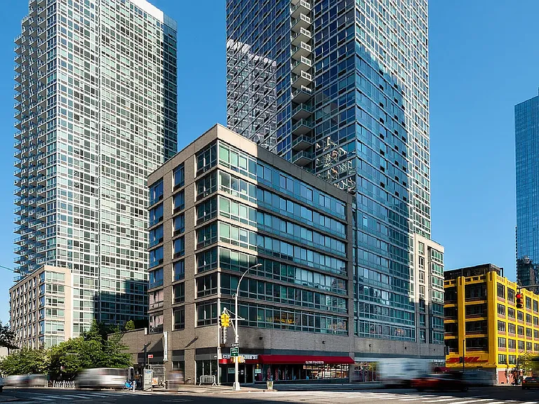 505 W 37th St #1908 — Photo 13
