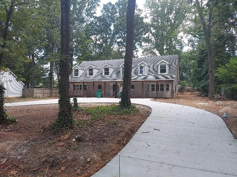 1616 Lisbon Ln — Photo 1