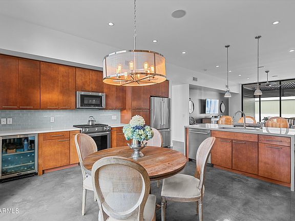 4th image of 514 W MARIPOSA Street