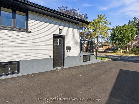 2nd image of 46 Bobolink Rd