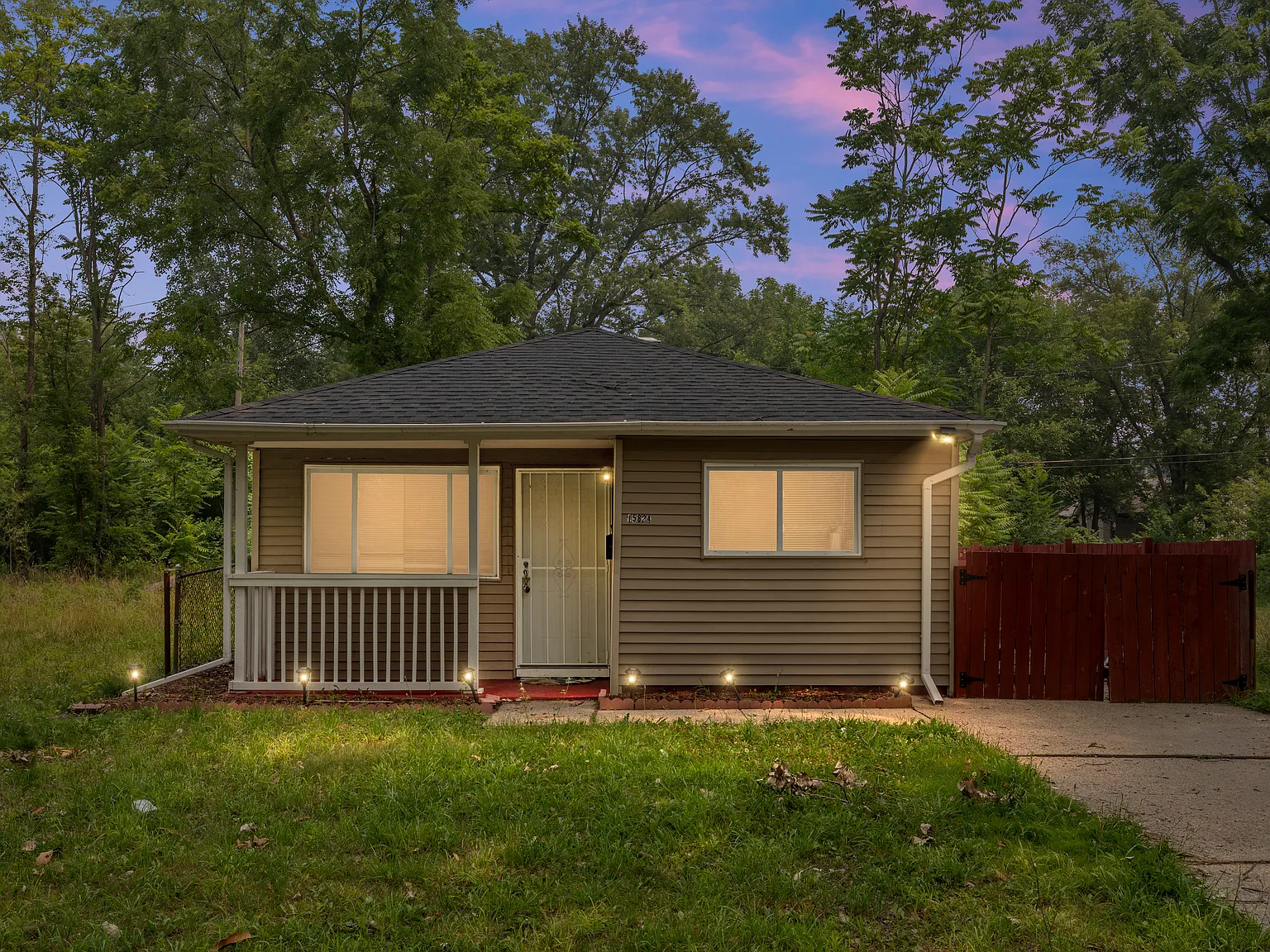 3 bed, 962 sqft, $1,300 — Photo 2