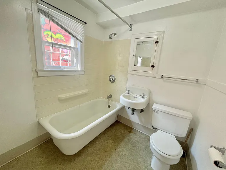 1035 SE 12th Ave — Photo 9