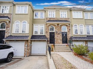 196 Presentation Cir, Staten Island, NY 10312