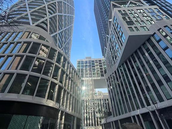 4th image of 230 Simcoe St #2018