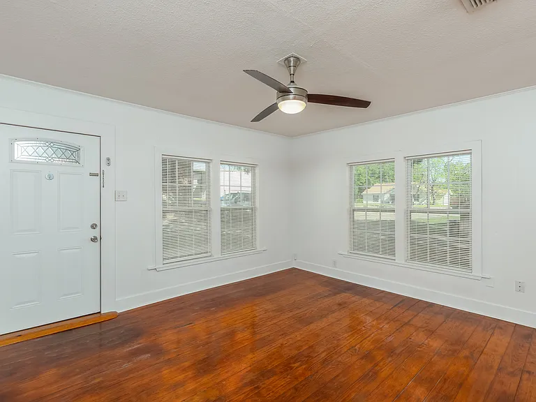 408 Bryan St — Photo 6