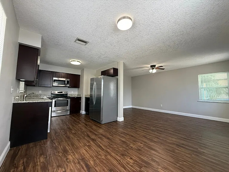 329 Albert St #8 — Photo 3