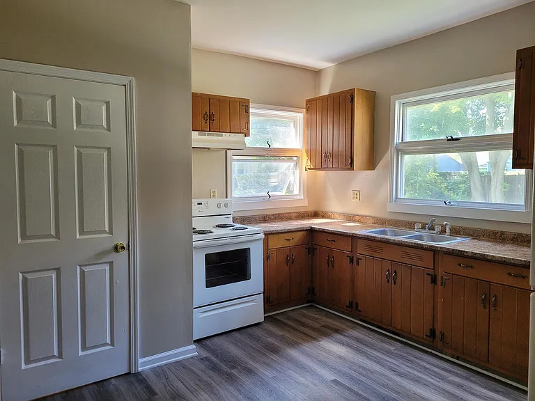 287 Electric Ave — Photo 5