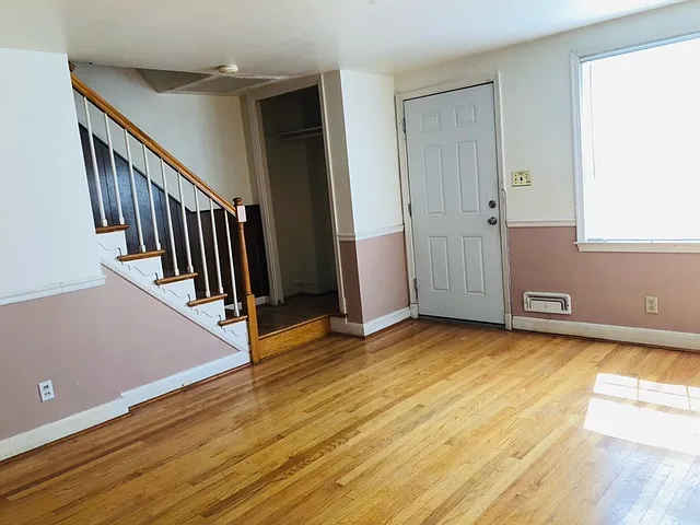 1452 Barrett Rd — Photo 3