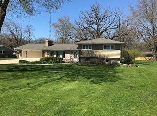 1011 Riverview Rd, Sterling, IL 61081