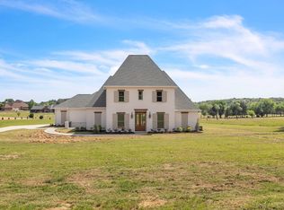 30 Prairie Waters Dr, Columbus, MS 39701