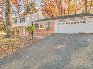 8301 Traford Ln, Springfield, VA 22152