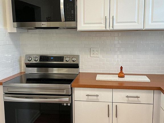 5th image of 2720 N Pine Island Road #305