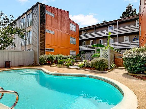 4th image of 4201 Belvedere St APT 210