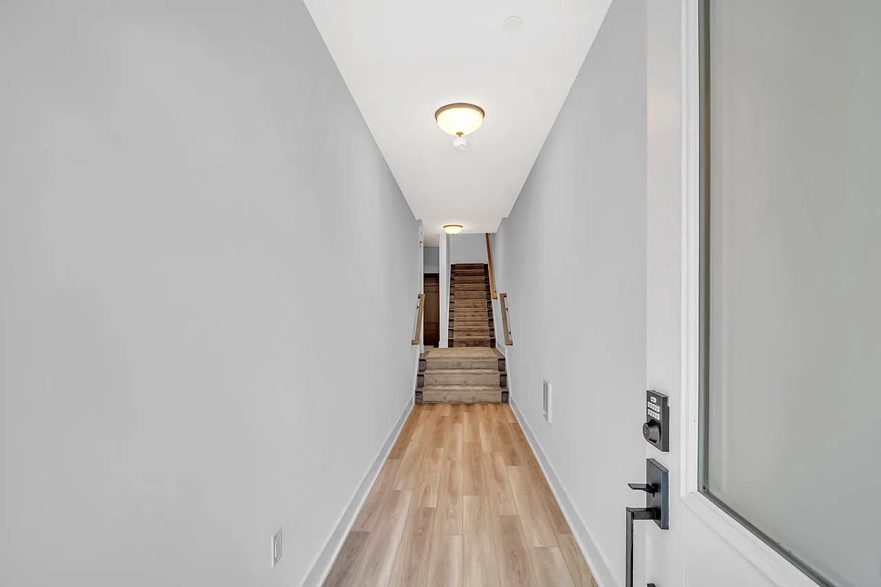 3 bed, 2.5 bath, 2142 sqft, $4,100 — Photo 3