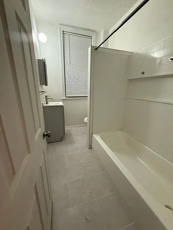 2 bed, 1.0 bath, 945 sqft, $1,200 — Photo 4