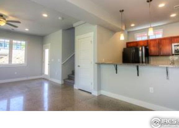 Kitchen bar area