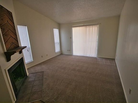 3rd image of 1906 W Loop APT D