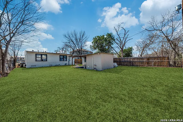 3 bed, 1.0 bath, 1192 sqft, $1,500 — Photo 2