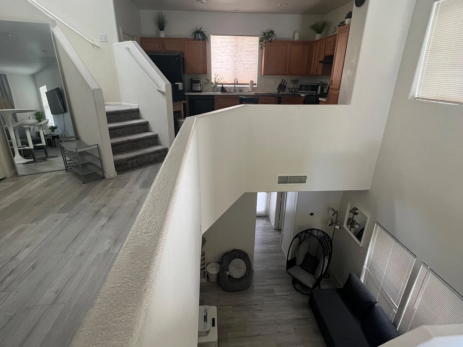 3 bed, 2.5 bath, 1600 sqft, $1,299 — Photo 2