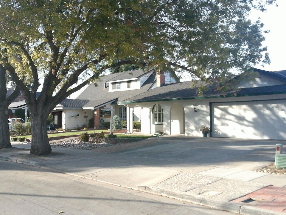1st image of 425 Sautner Dr