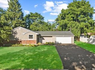15 Windward Ln, Commack, NY 11725