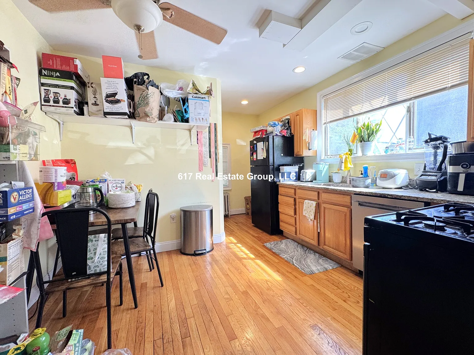 4 bed, 1300 sqft, $3,400 — Photo 2