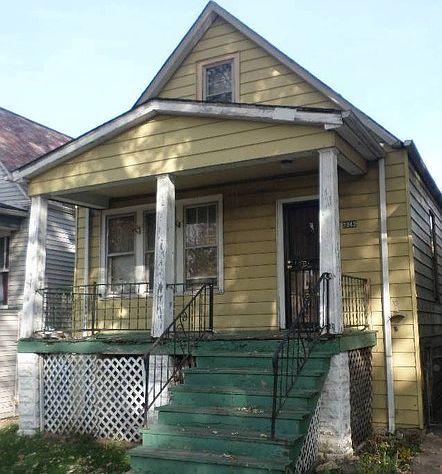 2nd image of 2042 W 70th Pl