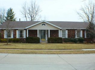 15018 Willow Lake Ct, Chesterfield, MO