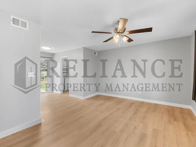 2239 S Millwood Ave — Photo 7