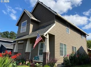 1015 E 1st St, Yamhill, OR