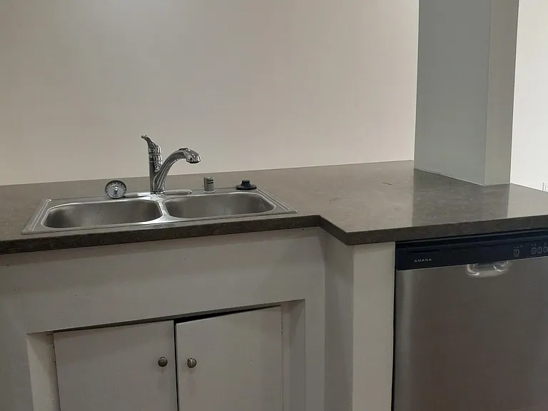 KITCHEN BAR, DISHWASHER