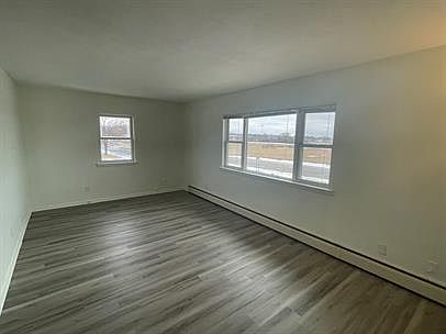 3rd image of 1406 N Mantorville Ave #4