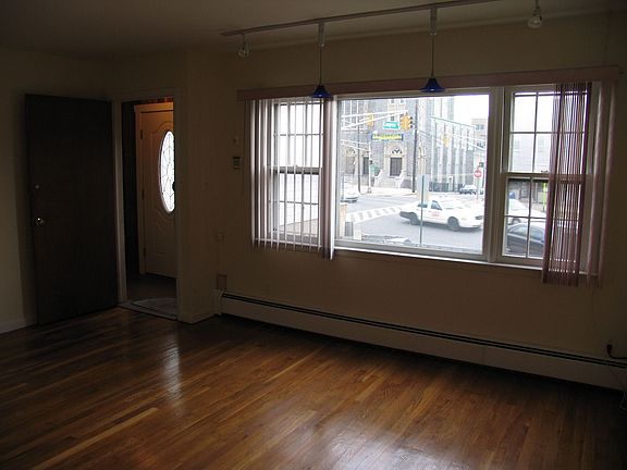 1st Fl Living room