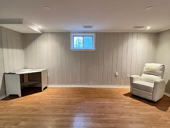 4th image of 5 Watson St #Basement