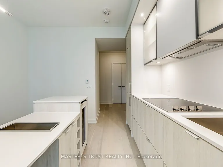 11 Yorkville Ave #2507 — Photo 13